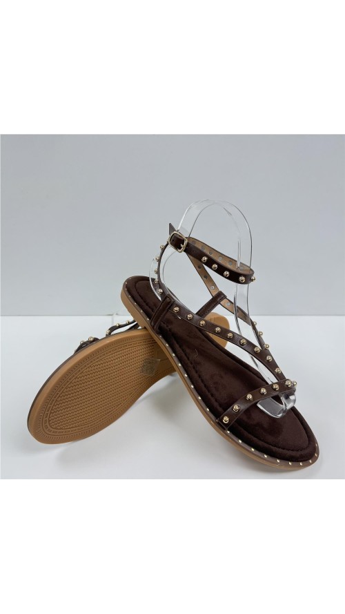 SANDALIA PLANA TACHAS MARRON