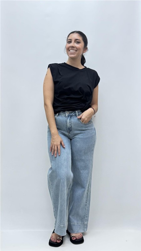 CAMISETA NUDO NEGRO
