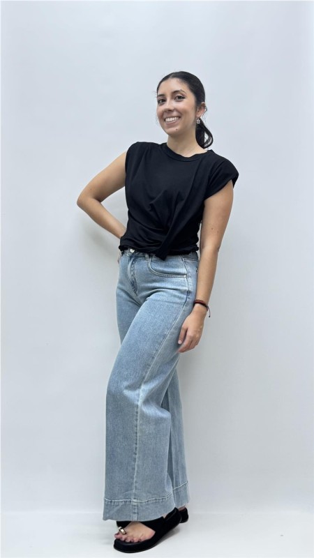 CAMISETA NUDO NEGRO 2