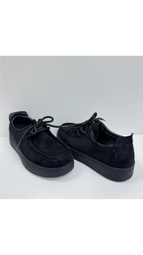 MOCASIN SERRAJE CON RIVETE NEGRO
