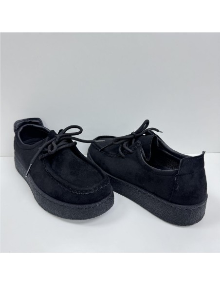 MOCASIN SERRAJE CON RIVETE NEGRO