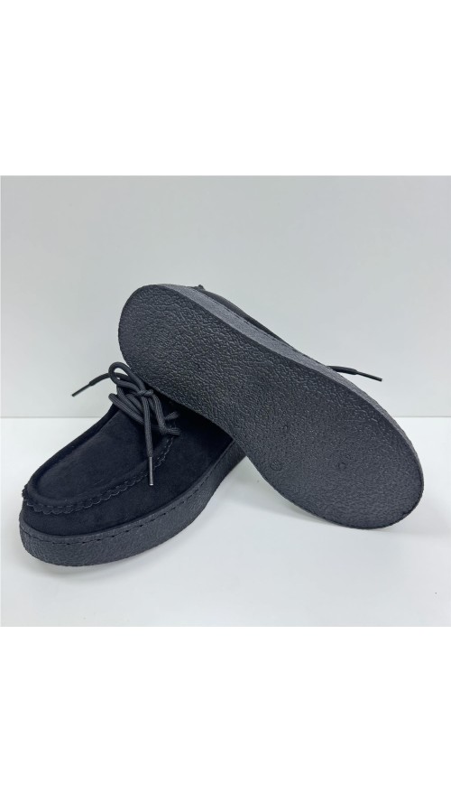MOCASIN SERRAJE CON RIVETE NEGRO