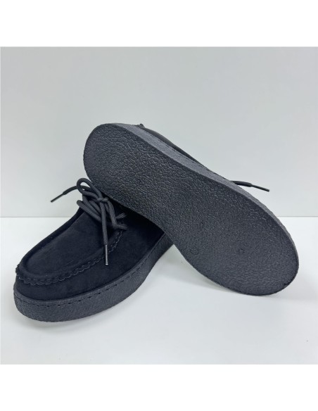 MOCASIN SERRAJE CON RIVETE NEGRO