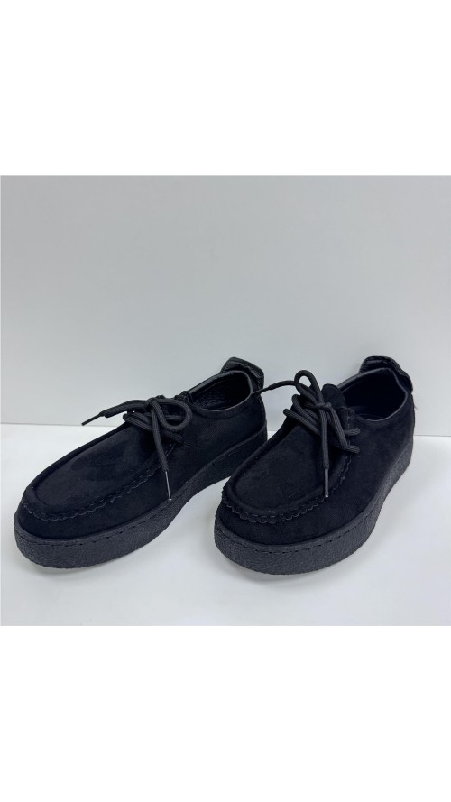 MOCASIN SERRAJE CON RIVETE NEGRO