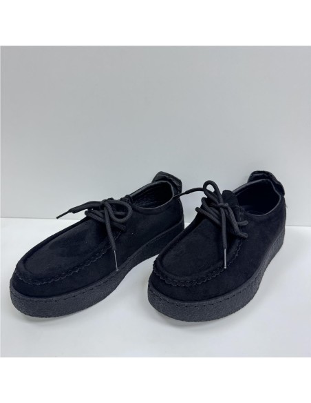 MOCASIN SERRAJE CON RIVETE NEGRO