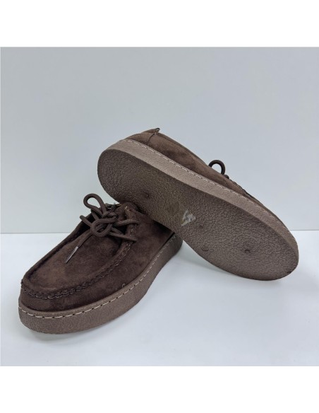 MOCASIN SERRAJE CON RIVETE MARRON