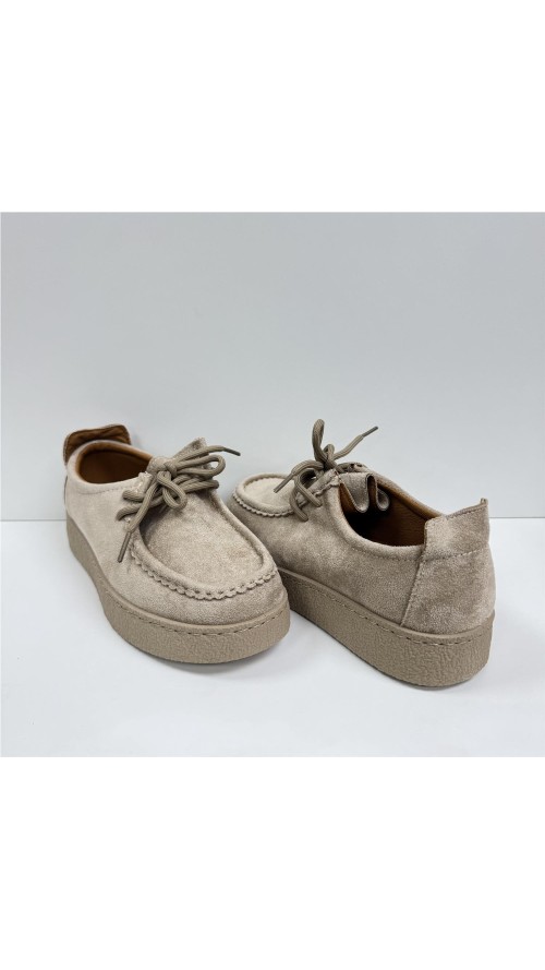 MOCASIN SERRAJE CON RIVETE BEIG