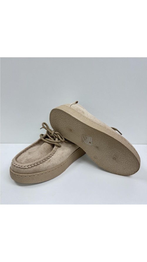 MOCASIN SERRAJE CON RIVETE BEIG