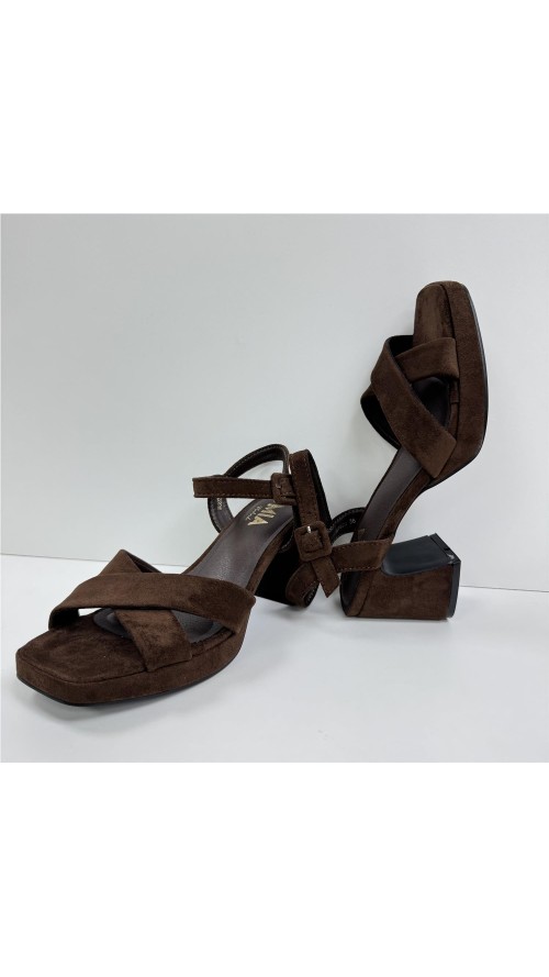 SANDALIA CRUZADA MARRON