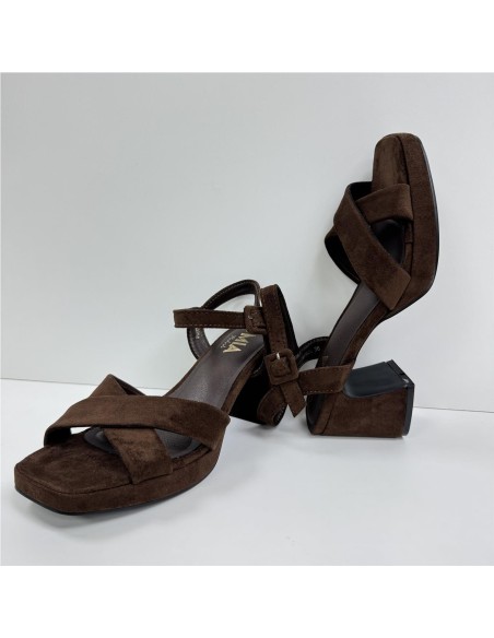 SANDALIA CRUZADA MARRON