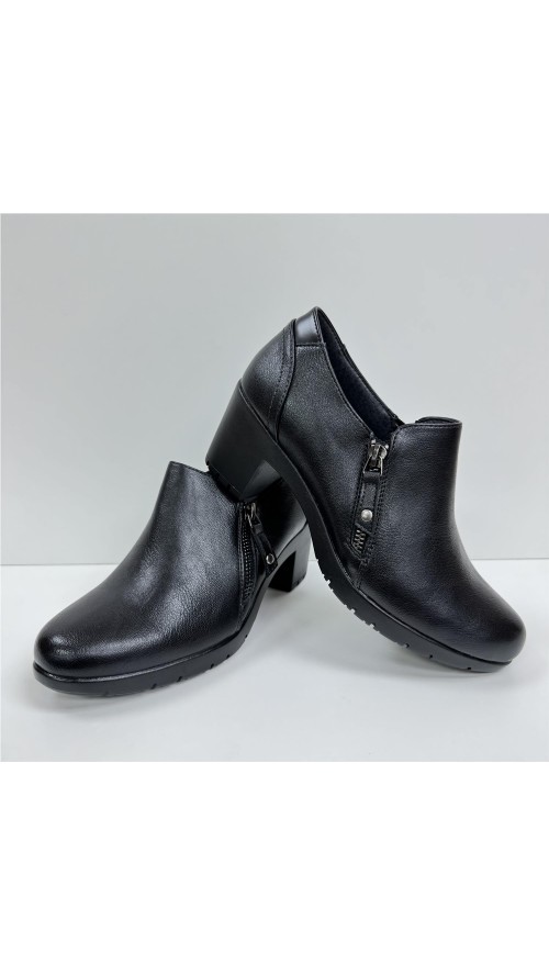 ZAPATO ABOTINADO CON PISO GOMA NEGRO