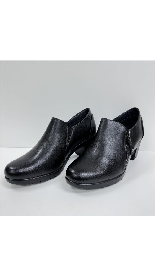 ZAPATO ABOTINADO CON PISO GOMA NEGRO