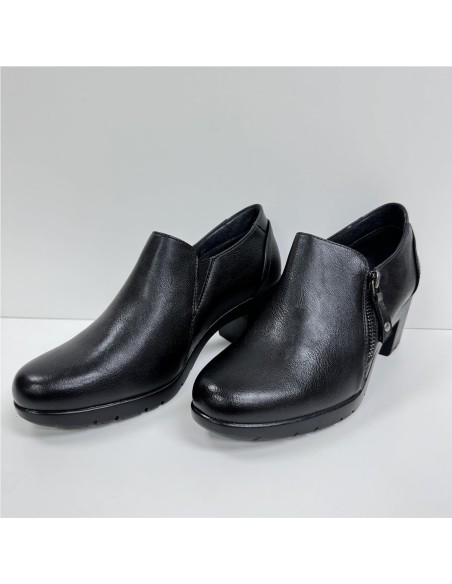 ZAPATO ABOTINADO CON PISO GOMA NEGRO