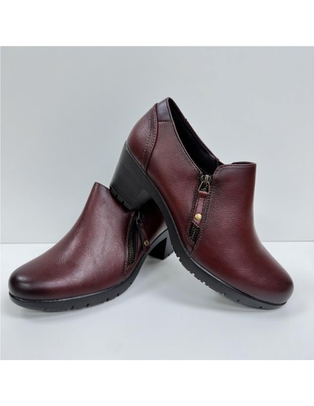 ZAPATO ABOTINADO CON PISO GOMA BURDEOS
