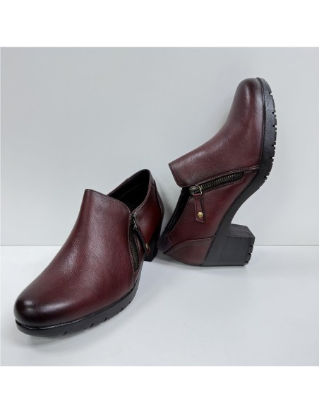 ZAPATO ABOTINADO CON PISO GOMA BURDEOS