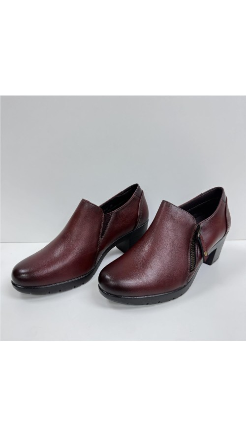 ZAPATO ABOTINADO CON PISO GOMA BURDEOS
