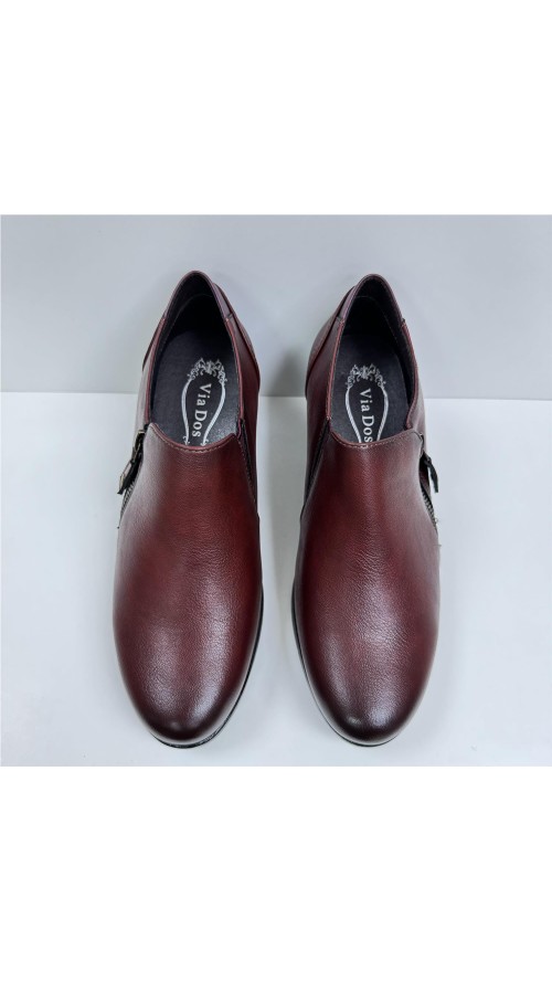ZAPATO ABOTINADO CON PISO GOMA BURDEOS