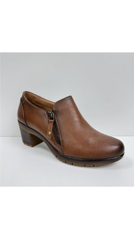 ZAPATO ABOTINADO CON PISO GOMA CUERO