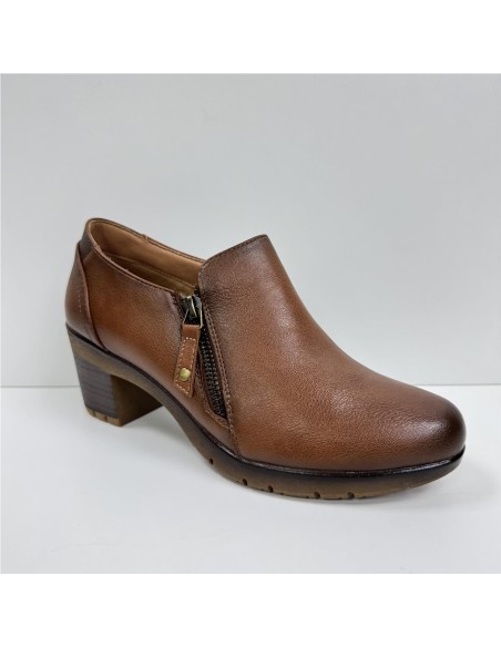 ZAPATO ABOTINADO CON PISO GOMA CUERO