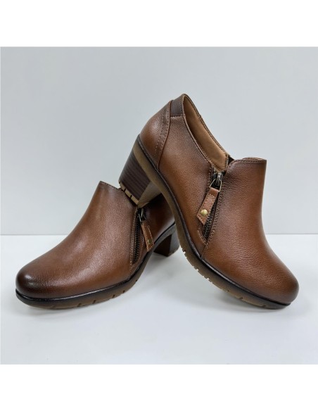 ZAPATO ABOTINADO CON PISO GOMA CUERO