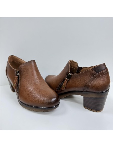 ZAPATO ABOTINADO CON PISO GOMA CUERO