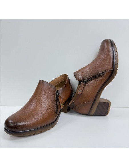 ZAPATO ABOTINADO CON PISO GOMA CUERO