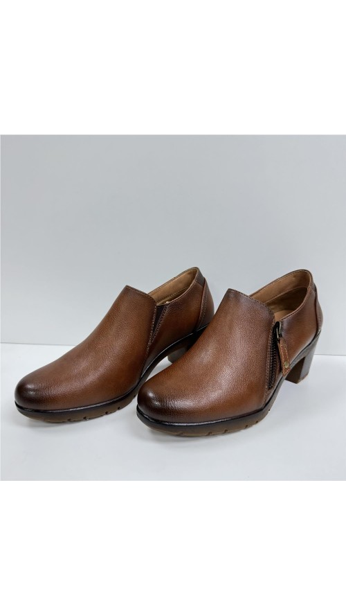 ZAPATO ABOTINADO CON PISO GOMA CUERO