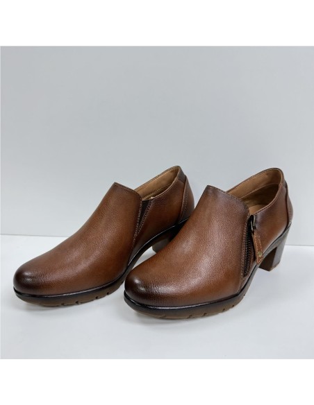 ZAPATO ABOTINADO CON PISO GOMA CUERO