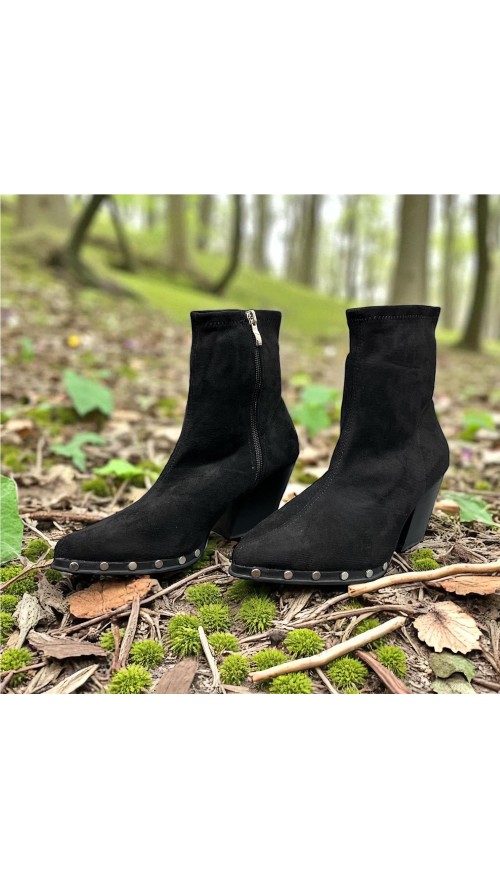 BOTIN SERRAJE TACHUELAS NEGRO