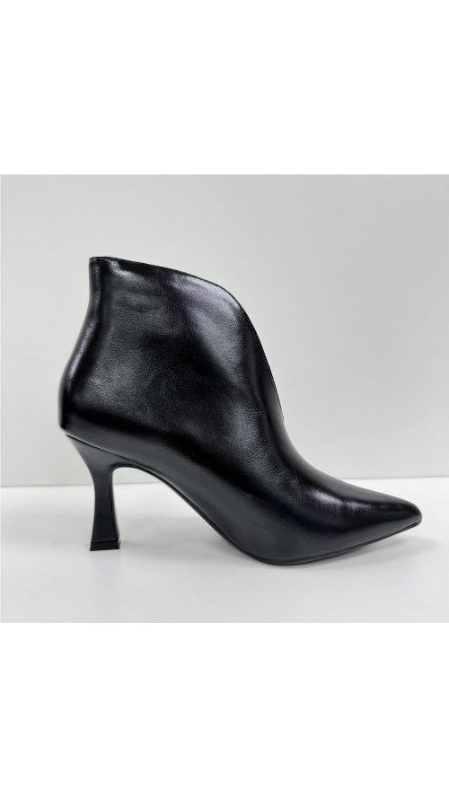 BOTIN LISO CON APERTURA NEGRO