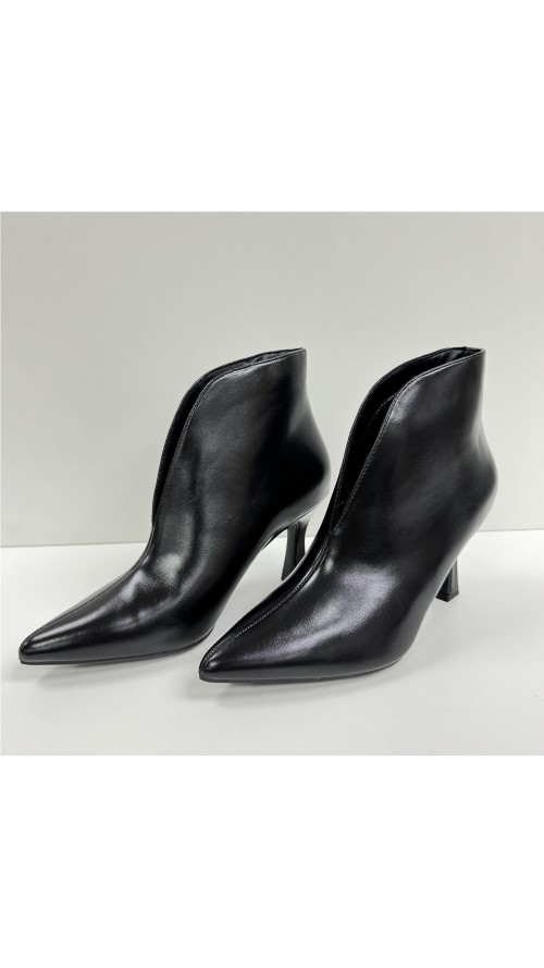 BOTIN LISO CON APERTURA NEGRO