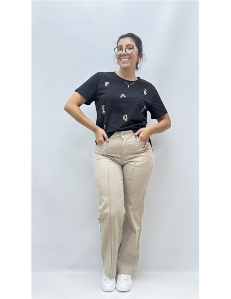 CAMISETA LETRAS NEGRO
