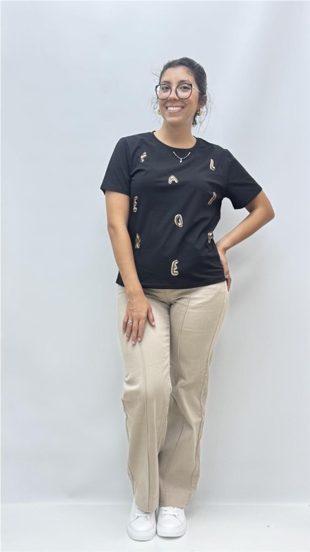 CAMISETA LETRAS NEGRO 2