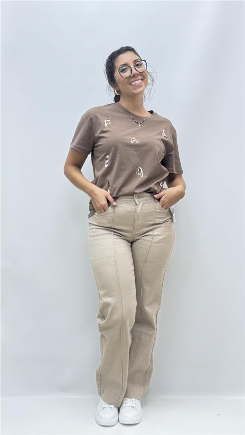 CAMISETA LETRAS MARRON