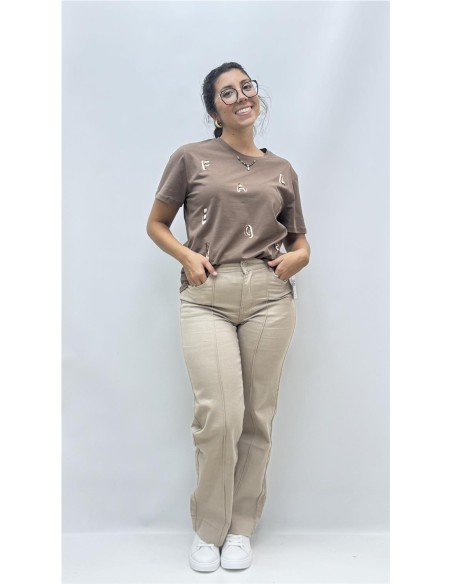CAMISETA LETRAS MARRON