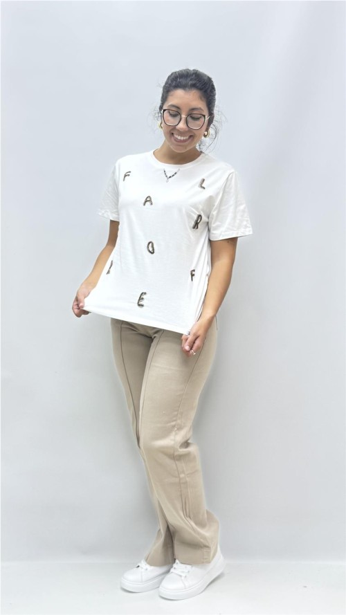 CAMISETA LETRAS BLANCO