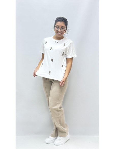 CAMISETA LETRAS BLANCO