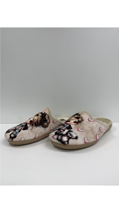 ZAPATILLA DIBJUJO NIÑA CON OSO BEIG