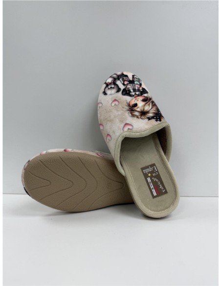 ZAPATILLA DIBJUJO NIÑA CON OSO BEIG