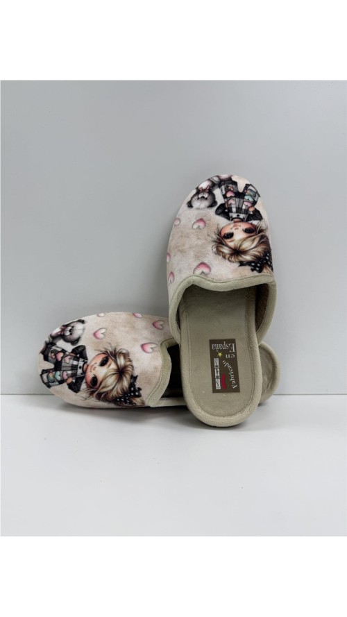 ZAPATILLA DIBJUJO NIÑA CON OSO BEIG