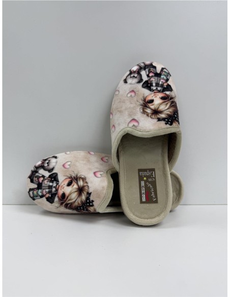ZAPATILLA DIBJUJO NIÑA CON OSO BEIG