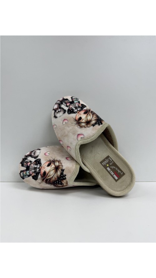 ZAPATILLA DIBJUJO NIÑA CON OSO BEIG