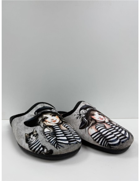 ZAPATILLA DIBUJO NIÑA Y GATO NEGRO