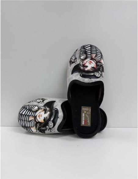ZAPATILLA DIBUJO NIÑA Y GATO NEGRO