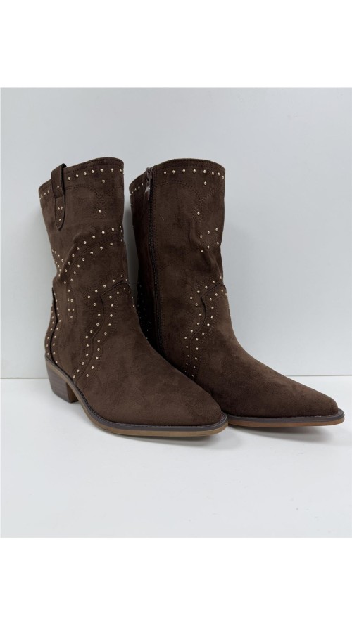 BOTIN CON TACHUELAS MARRON