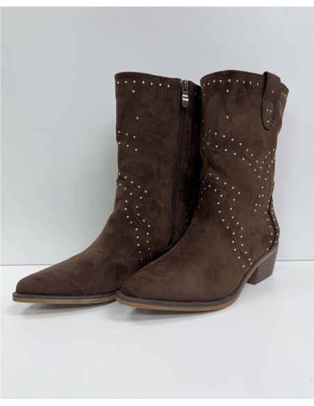 BOTIN CON TACHUELAS MARRON