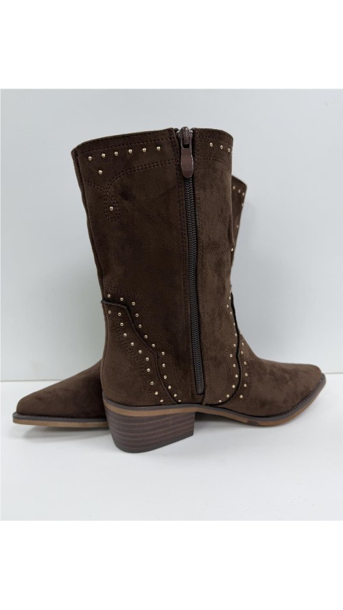 BOTIN CON TACHUELAS MARRON