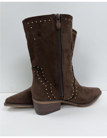 BOTIN CON TACHUELAS MARRON