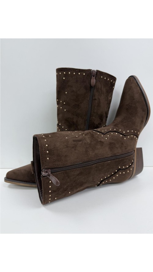 BOTIN CON TACHUELAS MARRON
