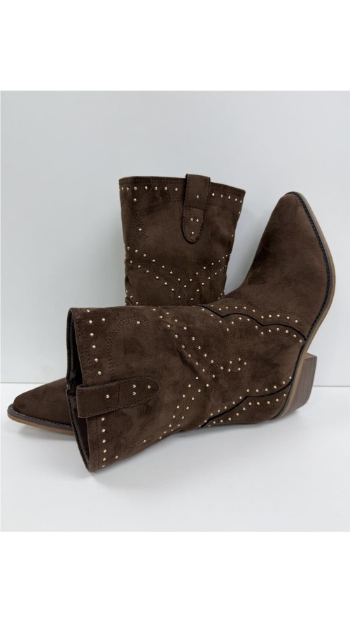 BOTIN CON TACHUELAS MARRON